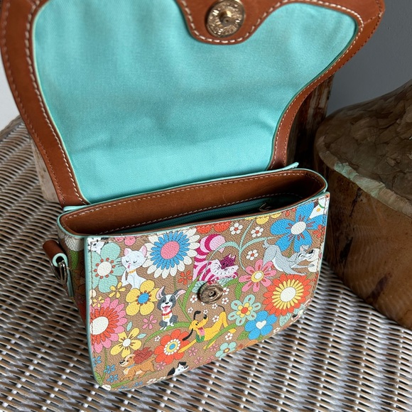 Dooney & Bourke Disney Pets floral crossbody bag saddlebag. - Picture 4 of 9